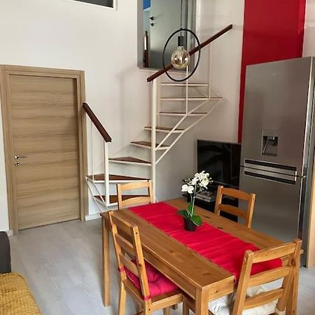 Comfy Apartment With Low Ceiling Attic Atenas Exterior foto